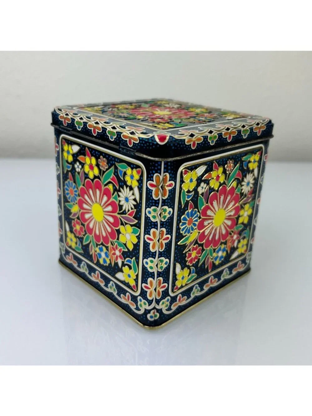 Daher Made in England Square Hinged Lid Tin Colorful Floral 11101 Metal Vintage